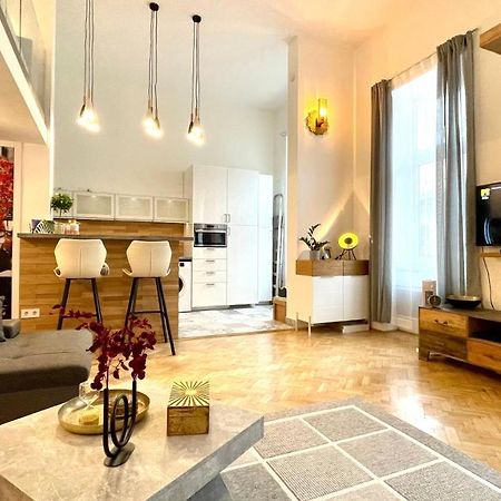Brand New Sunny Apartment On Andrassy Street Boedapest Buitenkant foto