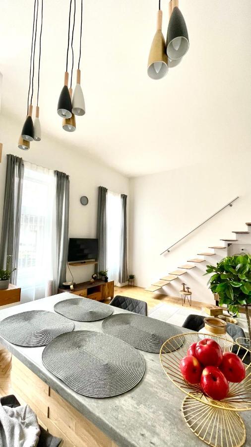 Brand New Sunny Apartment On Andrassy Street Boedapest Buitenkant foto