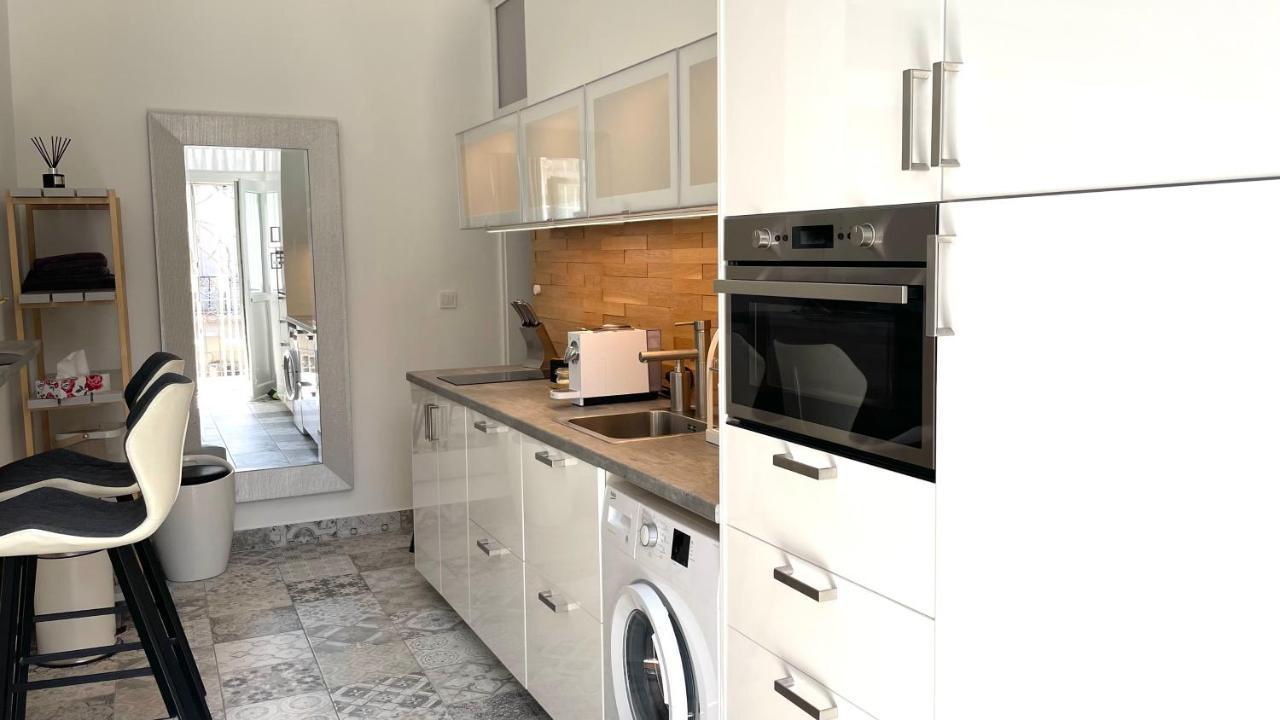 Brand New Sunny Apartment On Andrassy Street Boedapest Buitenkant foto